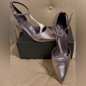 🔥NWOT Naturalizer Ezlyn Leather Pointed Toe T-Strap Pumps in Pewter - Size 8.5